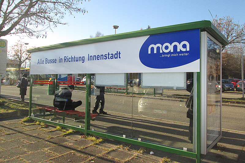 Neue Beschriftung der Haltestelle am Hauptbahnhof