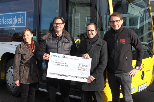 Bus fahren für den guten Zweck - Spendenübergabe an die Kartei der Not